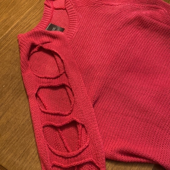 Woman’s Sweater - Picture 2 of 3